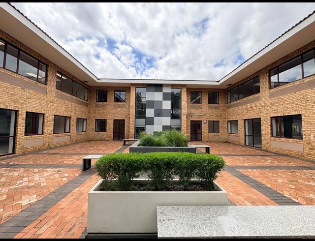 801M² OFFICE TO LET IN VORNA VALLEY